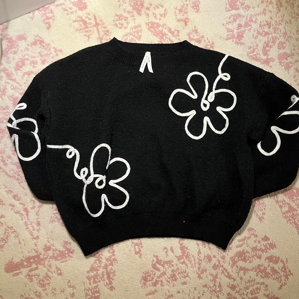 Black and White  Cropped Sweater with Flowers